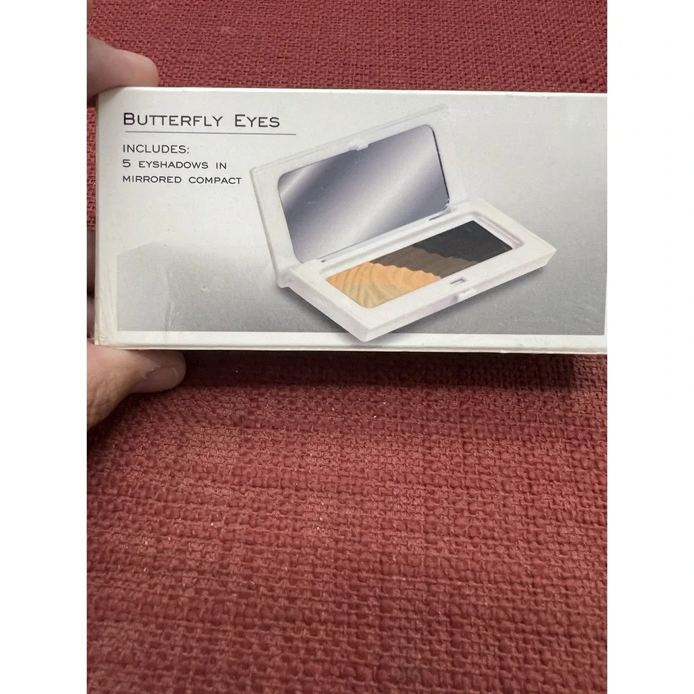 ME Makeover Essentials Butterfly Eyes  5 Eyeshadows in Mirrored Compact - SEALED